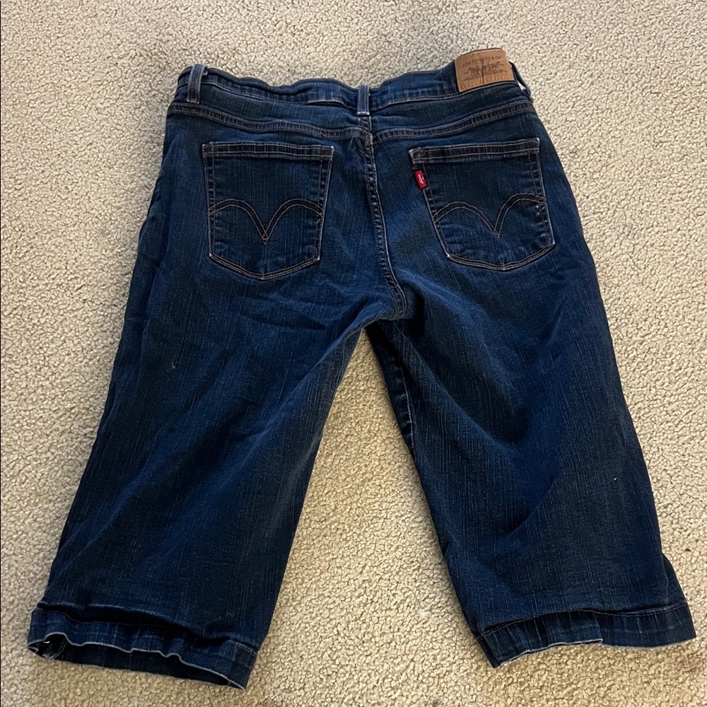 Levi’s 548 Perfectly Slimming dark blue capri jeans - Picture 2 of 3